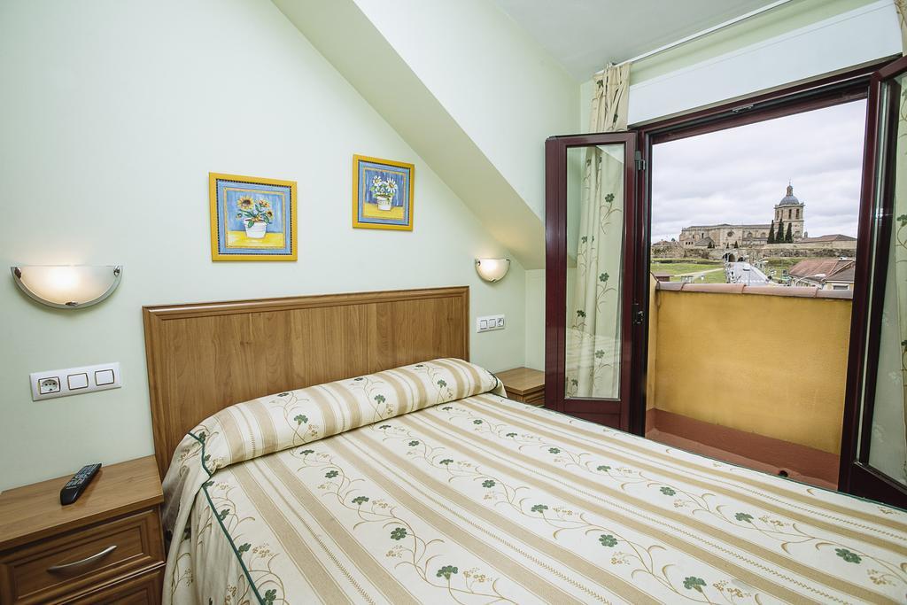 Hospederia Puerta De La Catedral Hotel Ciudad-Rodrigo Cameră foto